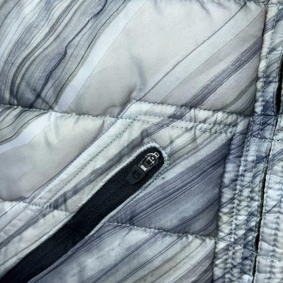 Burton women’s reversible puffer jacket size medium - Picture 13 of 16